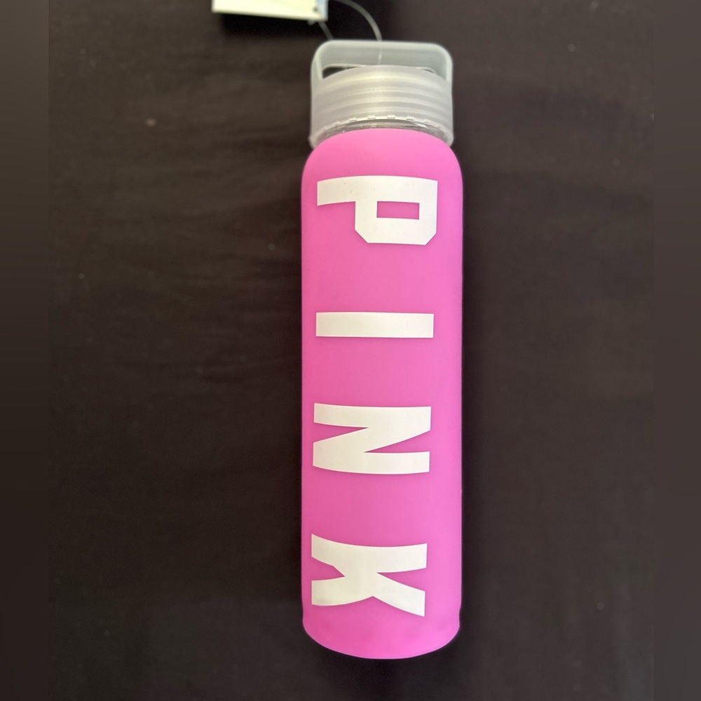 PINk 💞 20 oz GLASS WATER BOTTLE - BRAND NEW - WiTH SiLiCONE COVER